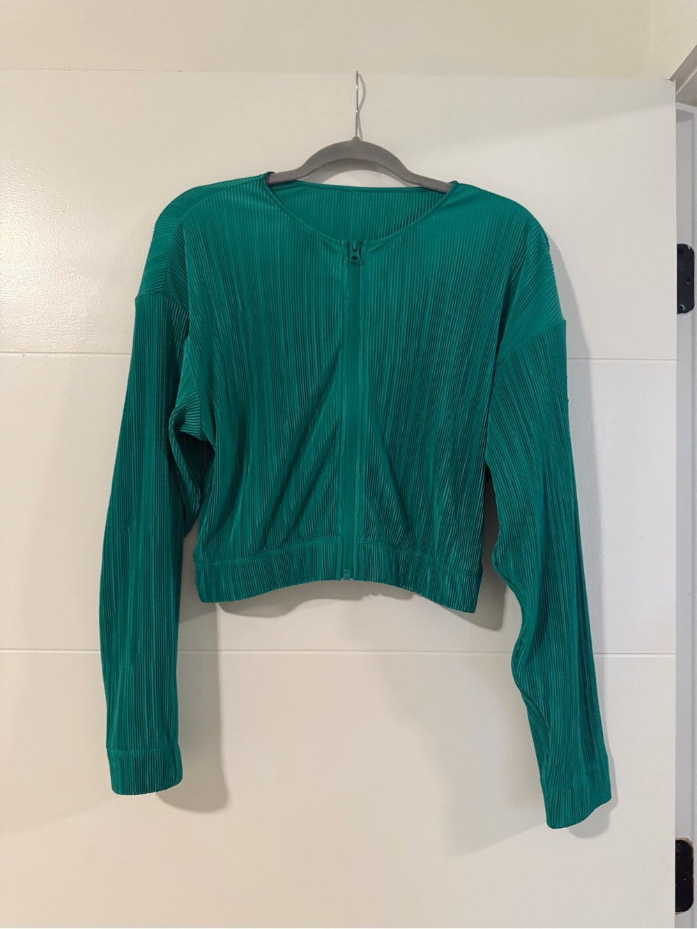 ALO Women’s Textured Zip-Front Crop Top in Teal